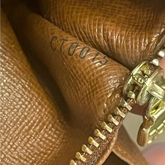 Authentic Louis Vuitton Monogram  Sarah Wallet on Chain - Picture 12 of 12